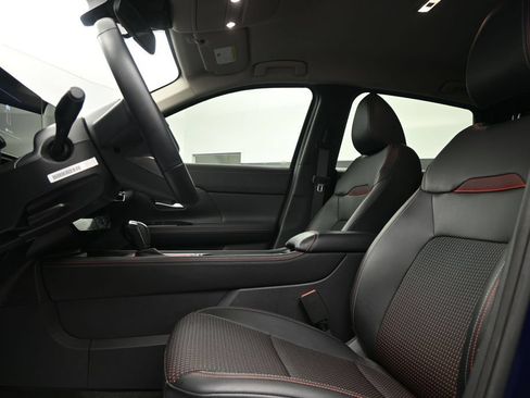 Certified 2025 Nissan Kicks SR FWD image 14