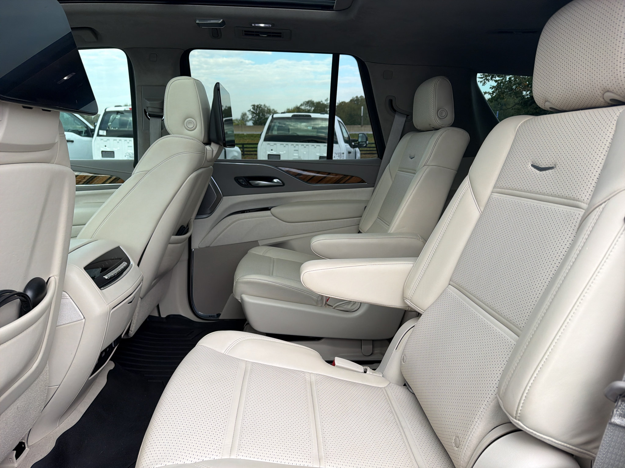 Used 2021 Cadillac Escalade Premium Luxury Platinum AWD/4WD image 29