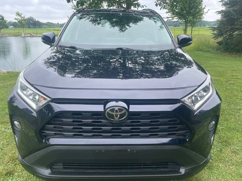 Used 2019 Toyota RAV4 XLE w/ Convenience Package AWD/4WD image 2