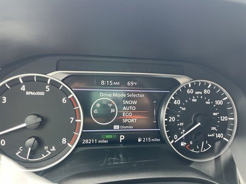 Used 2025 Nissan Rogue SV AWD/4WD image 29