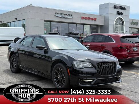 Used 2023 Chrysler 300 Touring L w/ Popular Equipment Group AWD/4WD image 1