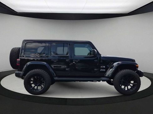 Used 2021 Jeep Wrangler Unlimited Sahara w/ Cold Weather Group AWD/4WD image 9