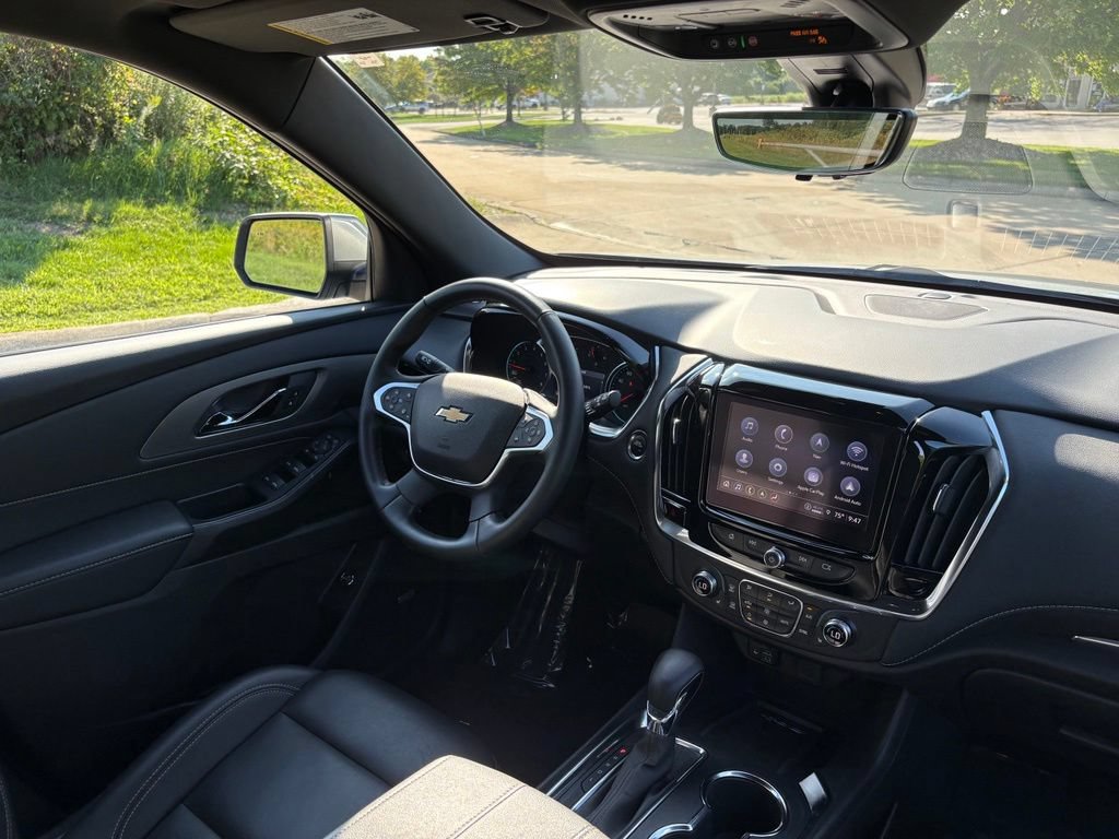 Used 2023 Chevrolet Traverse LT w/ LT Premium Package AWD/4WD image 41