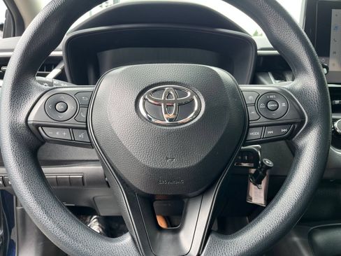 Used 2025 Toyota Corolla LE FWD image 28
