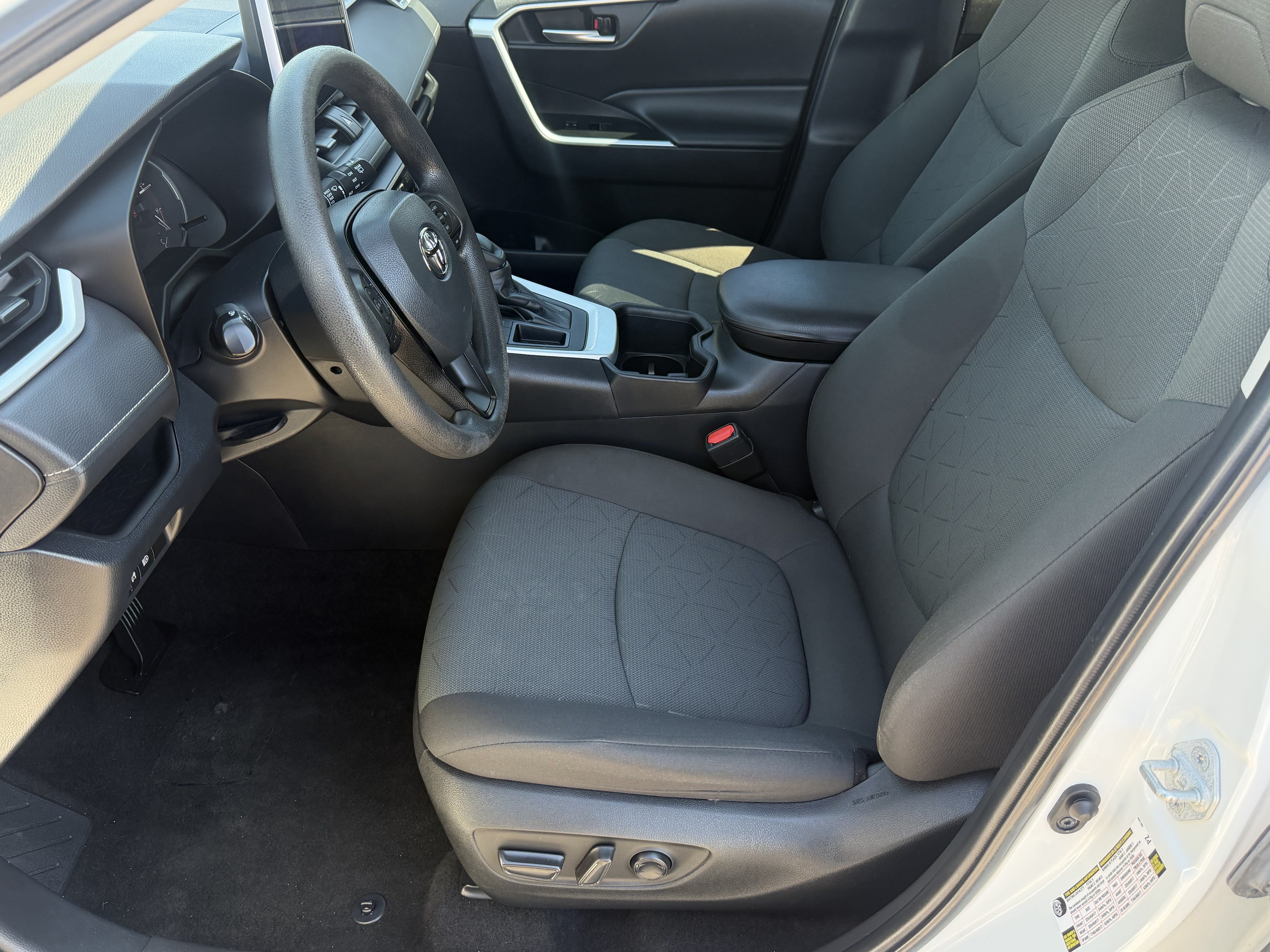 Used 2023 Toyota RAV4 XLE FWD image 15