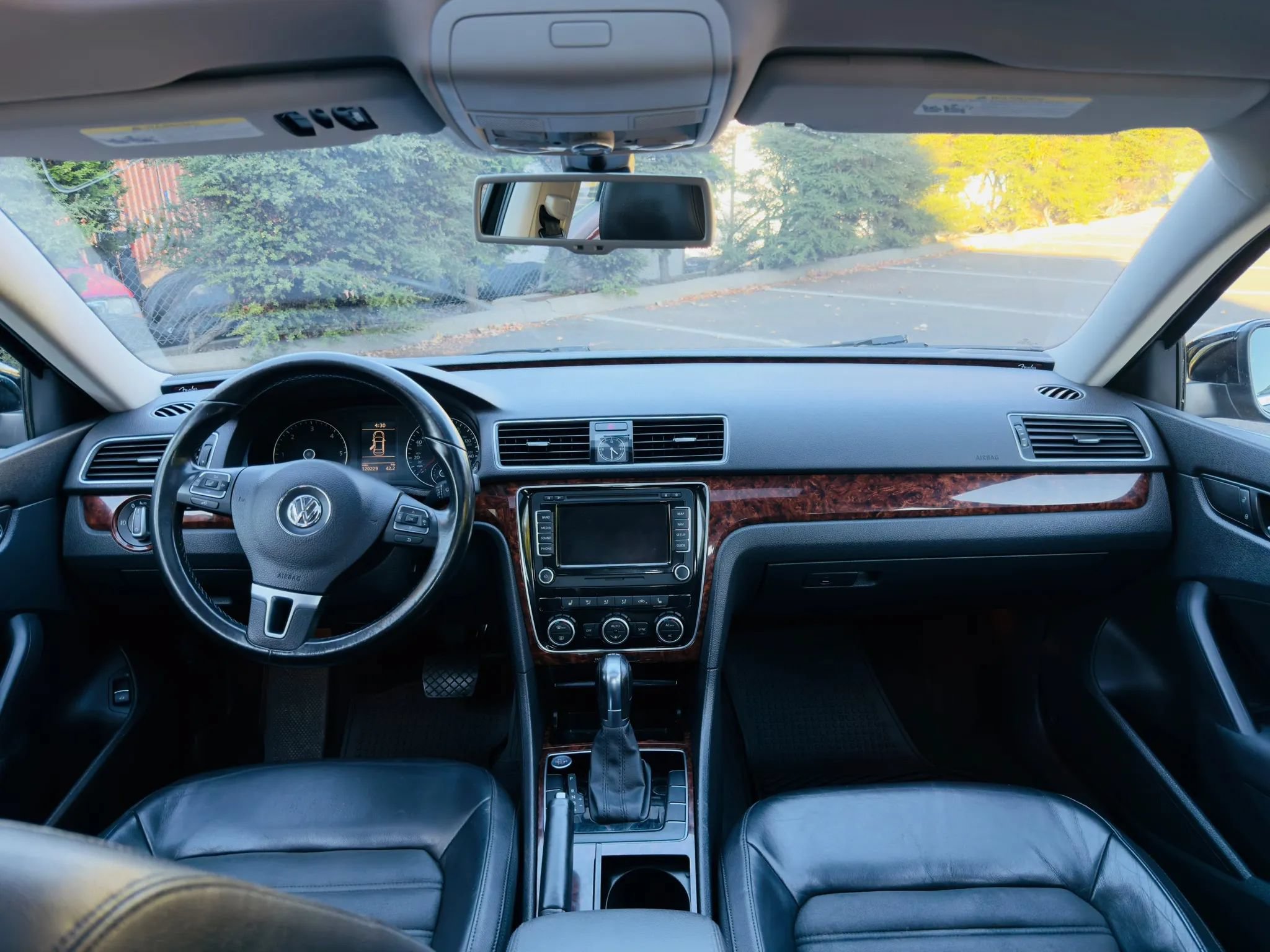 Used 2012 Volkswagen Passat TDI SEL Premium FWD image 13
