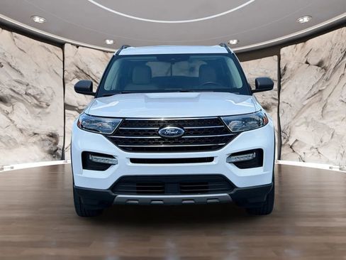 Used 2020 Ford Explorer XLT w/ Equipment Group 202A AWD/4WD image 2