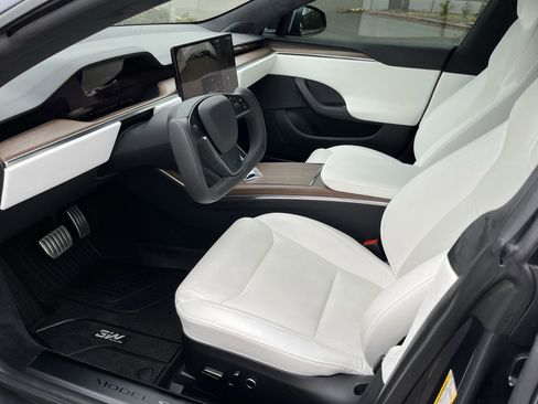 Used 2022 Tesla Model S Base image 9