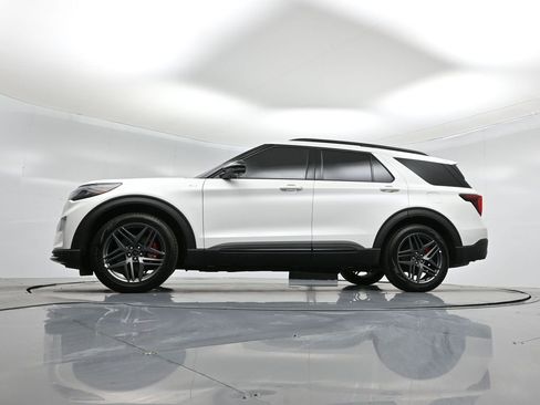 Certified 2025 Ford Explorer ST-Line w/ Premium Package image 55