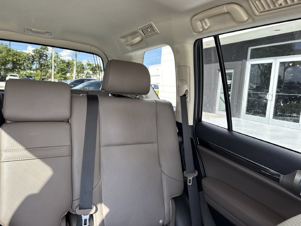 Used 2023 Lexus GX 460 Luxury w/ Accessory Package AWD/4WD image 19