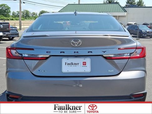 Certified 2025 Toyota Camry SE FWD image 5