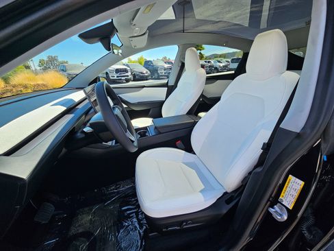 Used 2026 Tesla Model Y Long Range AWD/4WD image 17
