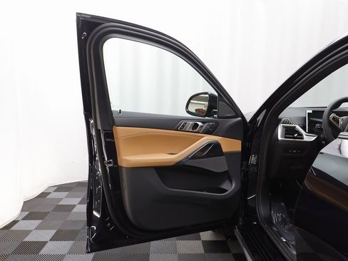 New 2026 BMW X6 xDrive40i w/ Climate Comfort Package image 5