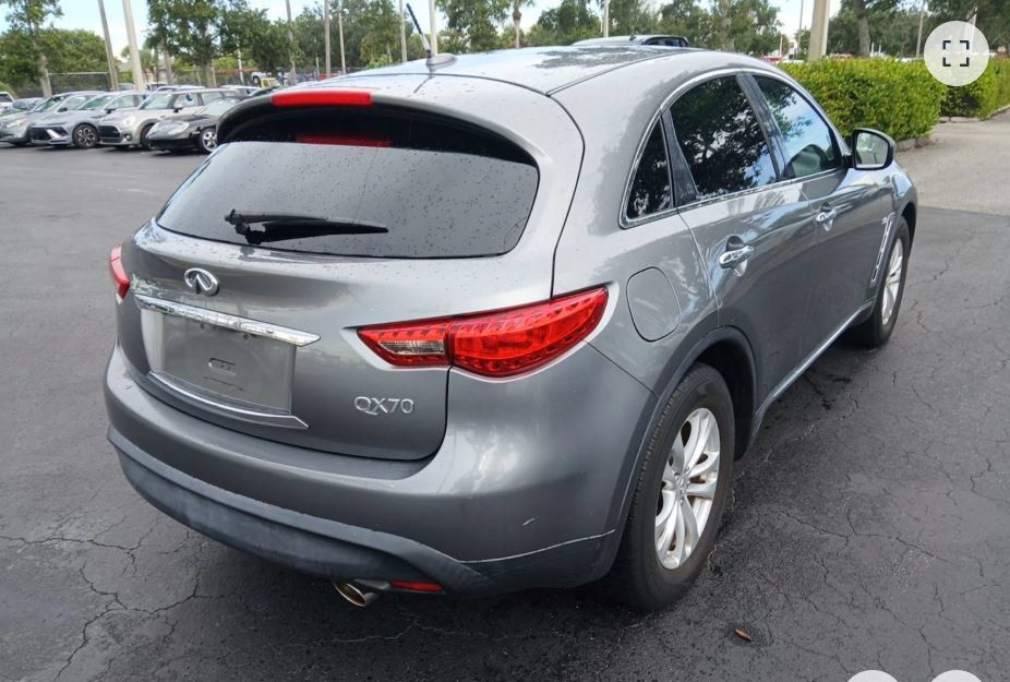 Used 2017 INFINITI QX70 2WD image 2