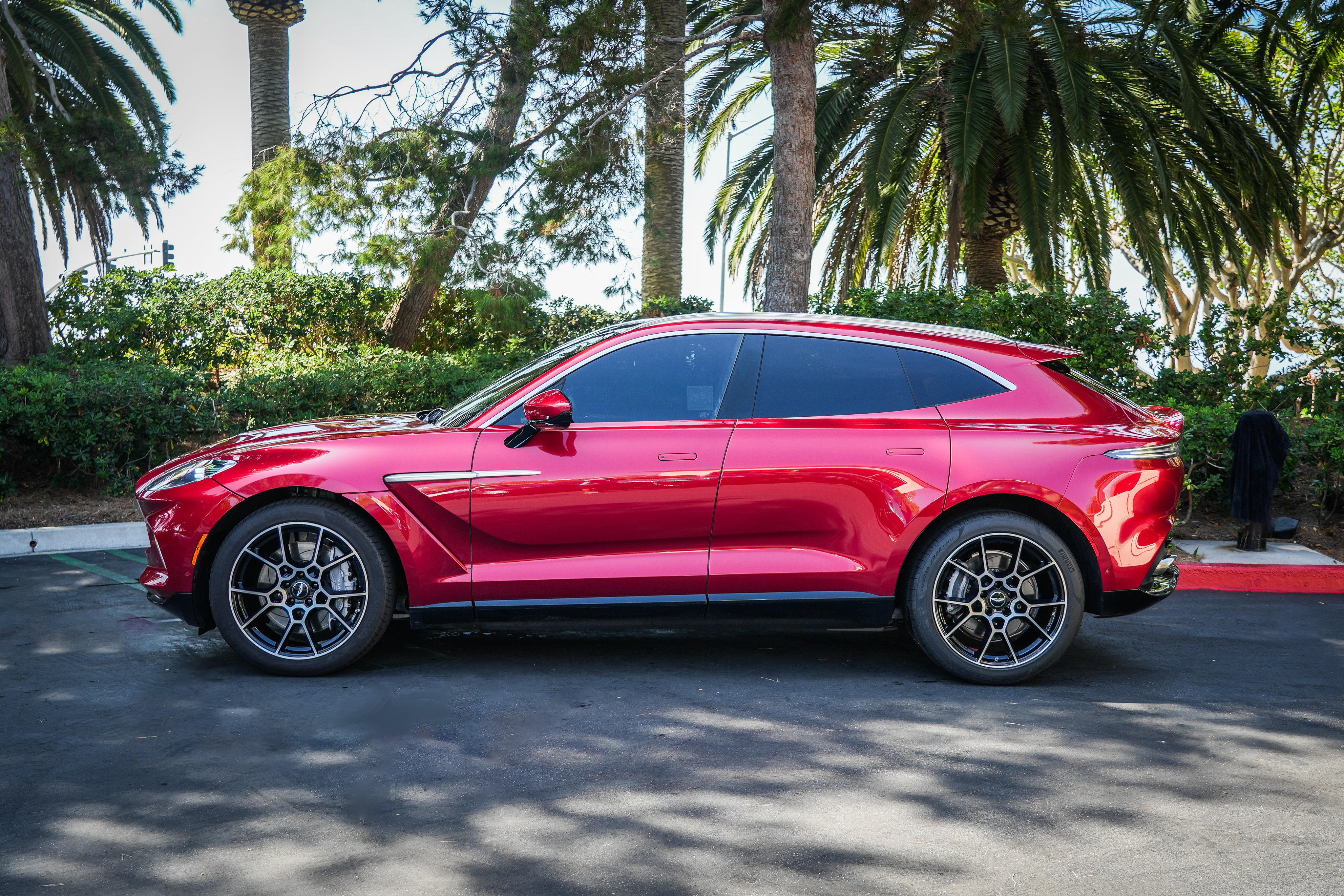Used 2023 Aston Martin DBX AWD/4WD image 22
