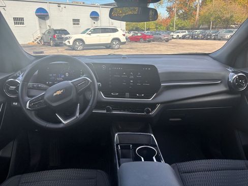 Used 2025 Chevrolet Equinox LT image 31