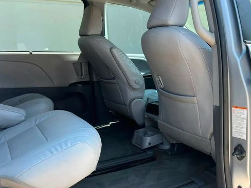 Used 2015 Toyota Sienna XLE w/ XLE Navigation Package FWD image 39