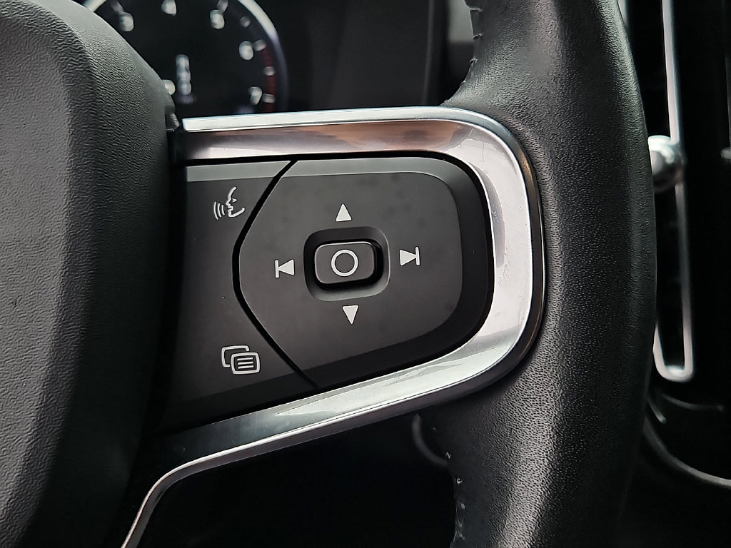 Used 2020 Volvo XC40 T5 Momentum AWD/4WD image 22