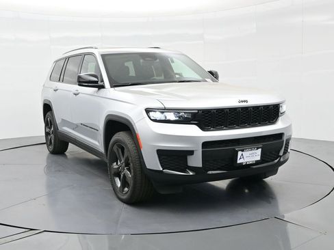 New 2025 Jeep Grand Cherokee L Altitude image 57