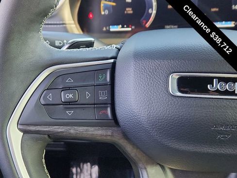 Used 2025 Jeep Grand Cherokee Limited w/ Luxury Tech Group II AWD/4WD image 36