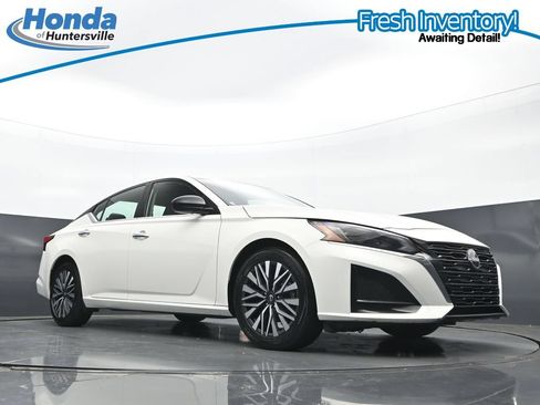 Used 2025 Nissan Altima 2.5 SV FWD image 22