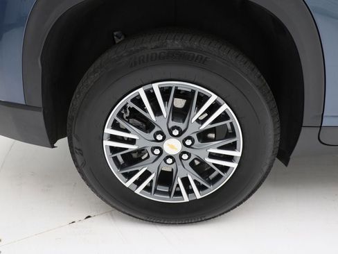 Used 2025 Chevrolet Traverse LT image 10