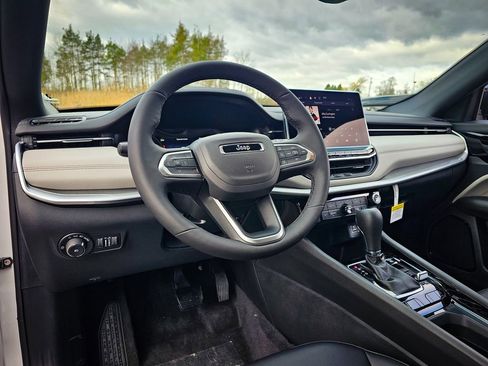 New 2026 Jeep Compass Limited image 13