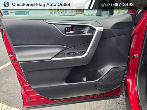 Used 2021 Toyota RAV4 LE AWD/4WD image 20