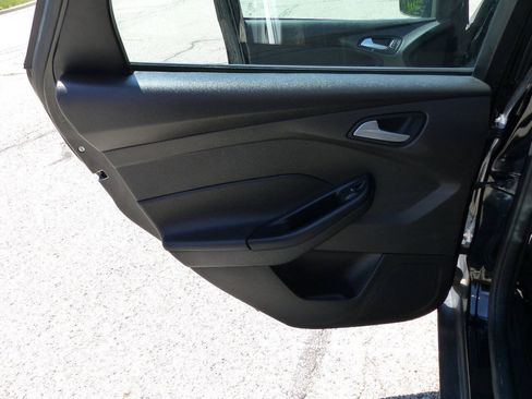 Used 2016 Ford Focus SE w/ SE Cold Weather Package FWD image 35