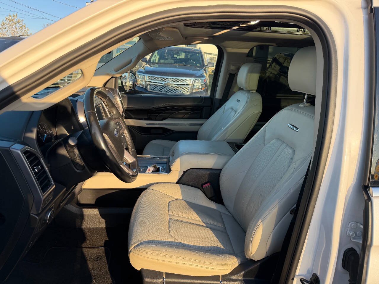 Used 2018 Ford Expedition Platinum RWD image 10