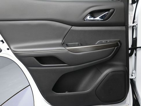 Certified 2023 GMC Acadia SLT image 20