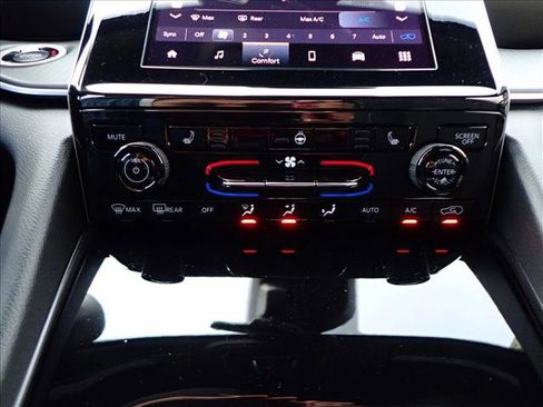 New 2025 Jeep Grand Cherokee Laredo w/ Luxury Tech Group I image 19