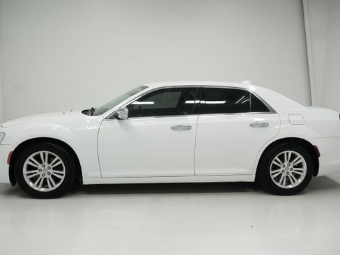Used 2017 Chrysler 300 Limited w/ Driver Convenience Group RWD image 7