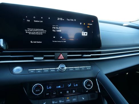 Used 2024 Hyundai Elantra SEL w/ Convenience Package image 25