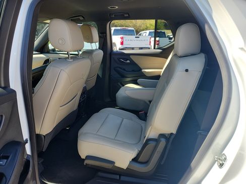 Used 2022 Chevrolet Traverse LT image 32