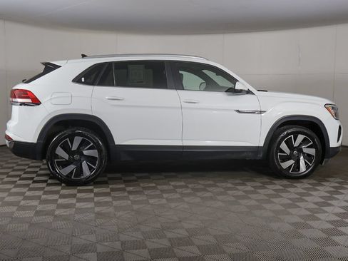 Used 2025 Volkswagen Atlas Cross Sport SE FWD image 15
