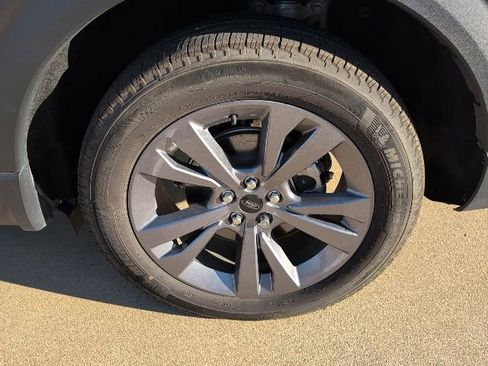 Used 2024 Ford Explorer XLT w/ Equipment Group 202A image 3