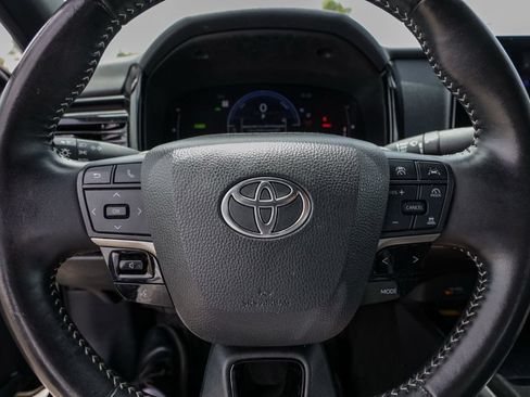 Used 2025 Toyota Camry SE FWD image 26
