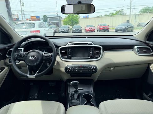 Used 2018 Kia Sorento FWD image 18