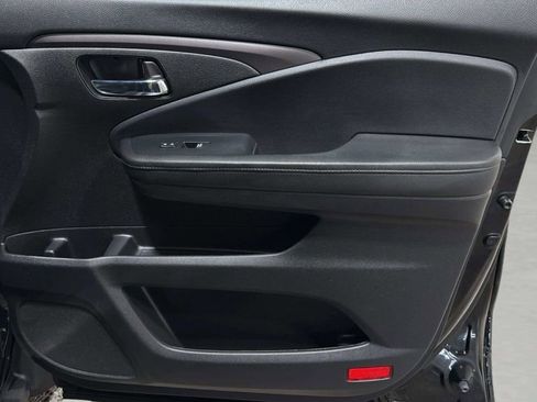 Used 2021 Honda Pilot Black Edition image 13
