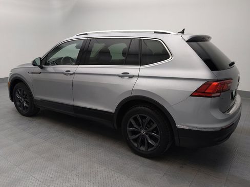 Used 2022 Volkswagen Tiguan SE w/ Panoramic Sunroof Package image 3