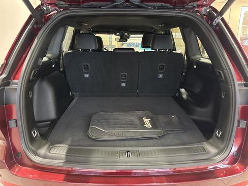 Used 2024 Jeep Grand Cherokee Limited AWD/4WD image 25