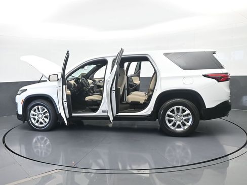 Used 2022 Chevrolet Traverse LS image 75