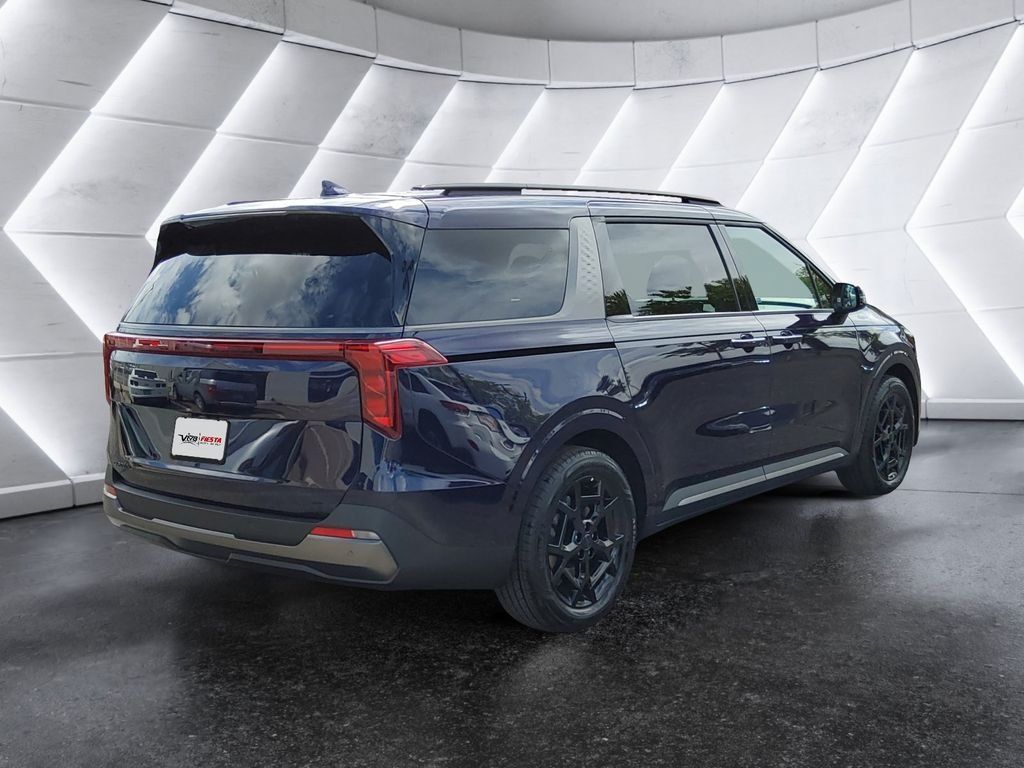 Used 2027 Kia Carnival EX w/ Dark Edition Package FWD image 4