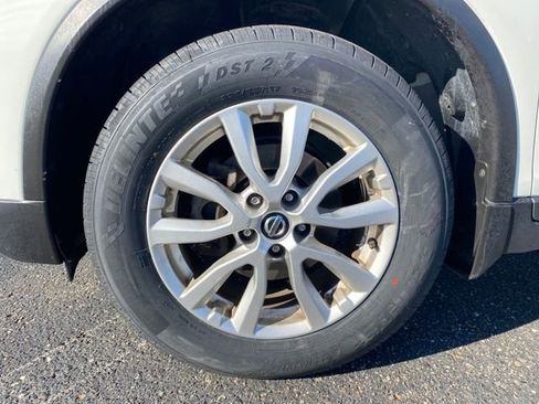 Used 2020 Nissan Rogue SV image 20