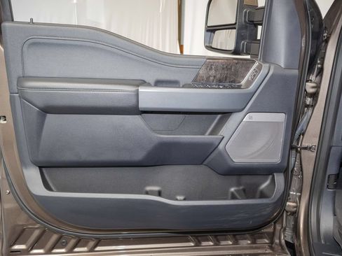 Used 2023 Ford F250 Lariat w/ Lariat Ultimate Package AWD/4WD image 11