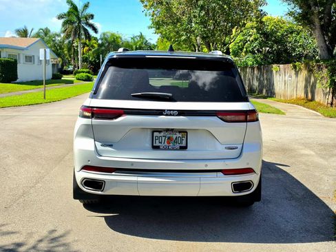 Used 2023 Jeep Grand Cherokee Summit w/ Luxury Tech Group V AWD/4WD image 13