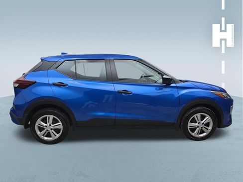 Used 2025 Nissan Kicks Play S FWD image 3