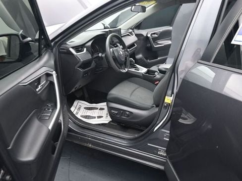 Used 2021 Toyota RAV4 XLE AWD/4WD image 14