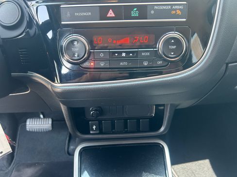 Used 2019 Mitsubishi Outlander ES FWD image 22
